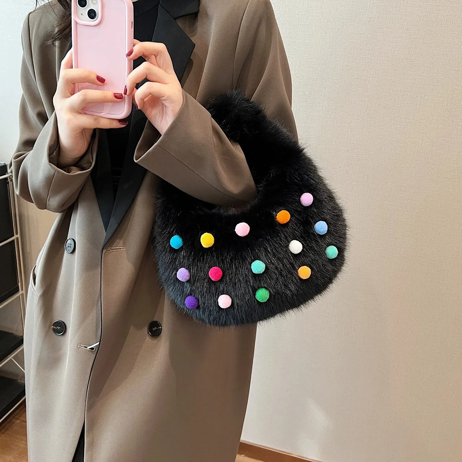 Simulated Rabbit Hair Autumn and Winter Fury Artificial Fur Bag for Women's Cute Colorful Ball Handheld Plush Bag with Advanced 240104