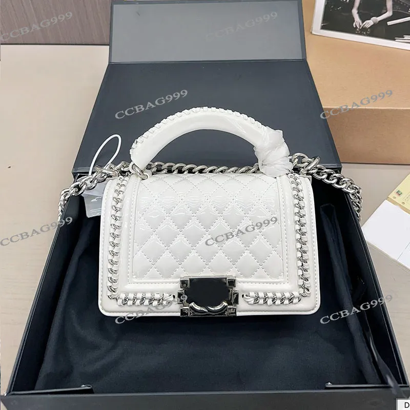 Glanzend lakleer dames designer jongenstas met handvat aan de bovenkant breidecoratie zilveren hardware metalen ketting 19x12cm portemonnee draagtas