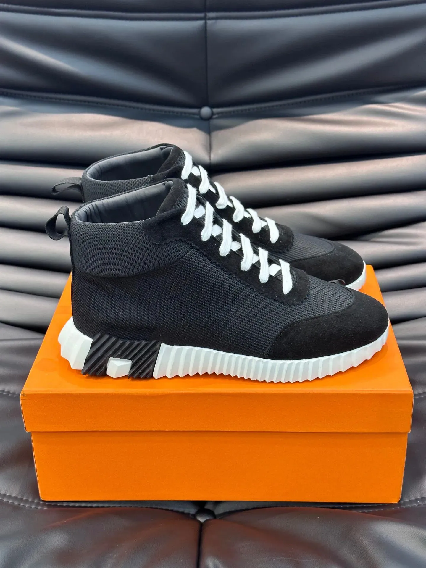 New Luxury Famous Design Men's Bouncing Sneaker Shoes White Black Calfskin Suede Sports Goatskin Light Sole High Top Boots Trainers Casual Walking B30 Hiking Shoe