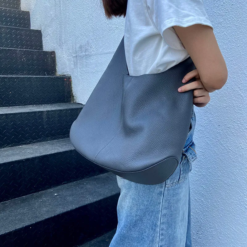 Women's new minimalist and large capacity tote bag, high-end leather fashionable bucket bag, chic one shoulder bag grey