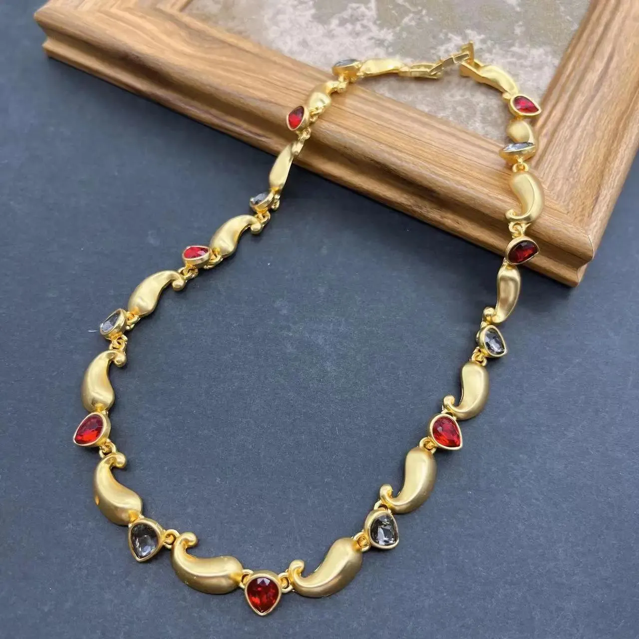Conjuntos Sheilabox Estilo Medieval Vintage Galvanizado Oro Real Collar Largo Exagerado Conjunto Elegante y Atmosférico Pendientes