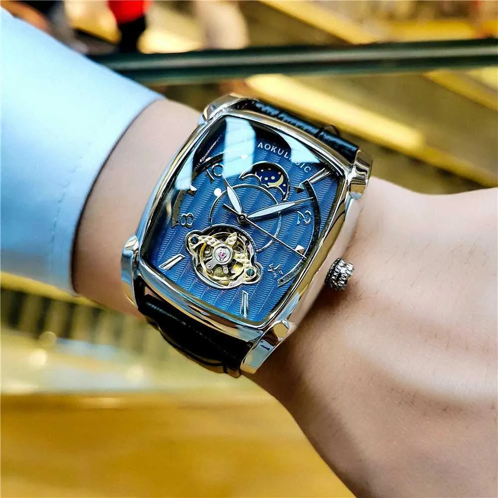 Tonneau store automatic watch