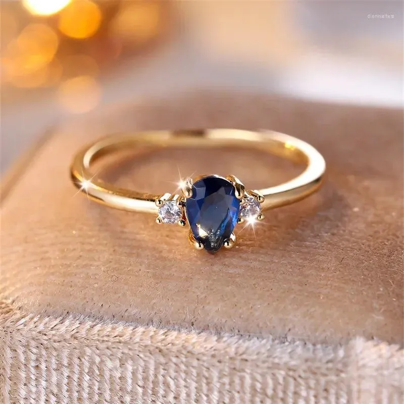 Anéis de casamento minimalista pêra corte azul real pedra gota de água zircão empilhamento fino para mulheres cor ouro feminino bandas jóias cz