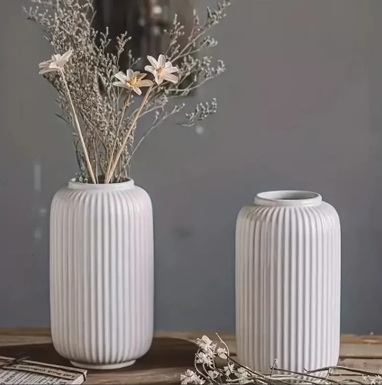 White Ceramic Flower VaseSimple Versatile Ceramic Vase OrnamentsLiving Room TV Cabinet Vase Porch Decoration 240105