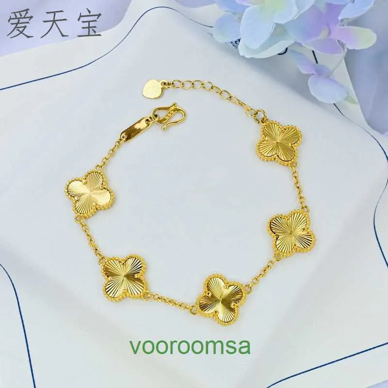 Designer Armband Clover Van Brand Vietnam Copper Alloy Five Flower Lucky Grass Gold Shop samma smycken Laser Fyra bladarmband Kvinna med låda