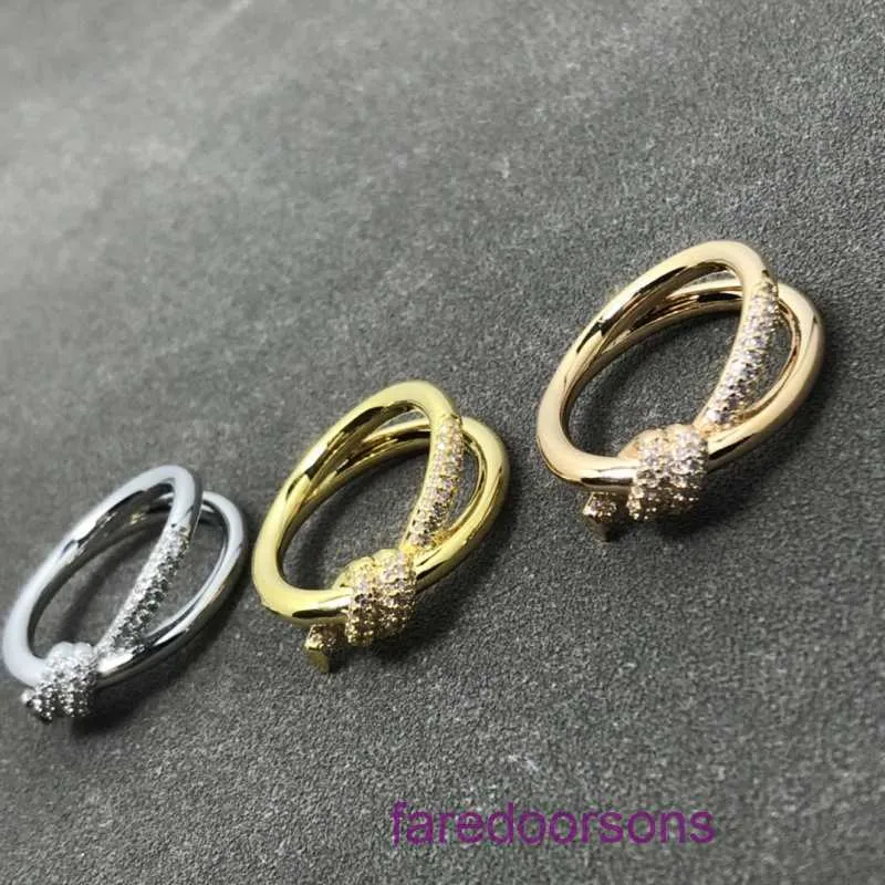 Famille t Double Ring Tifannissm Anneaux Family Ring Twist Rope Nouveau produit avec Diamond Fashion Design Advanced Personalité Butterfly Knot Win Ay Original Box