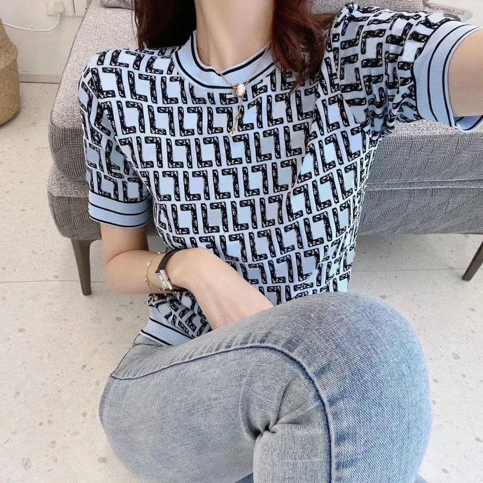 디자이너 럭셔리 여성 니트 및 드레스 기질 풀 크루 넥 전체 F Letter 티셔츠 얼음 실크 작은 셔츠 얇은 자카드 니트 탑 티셔츠