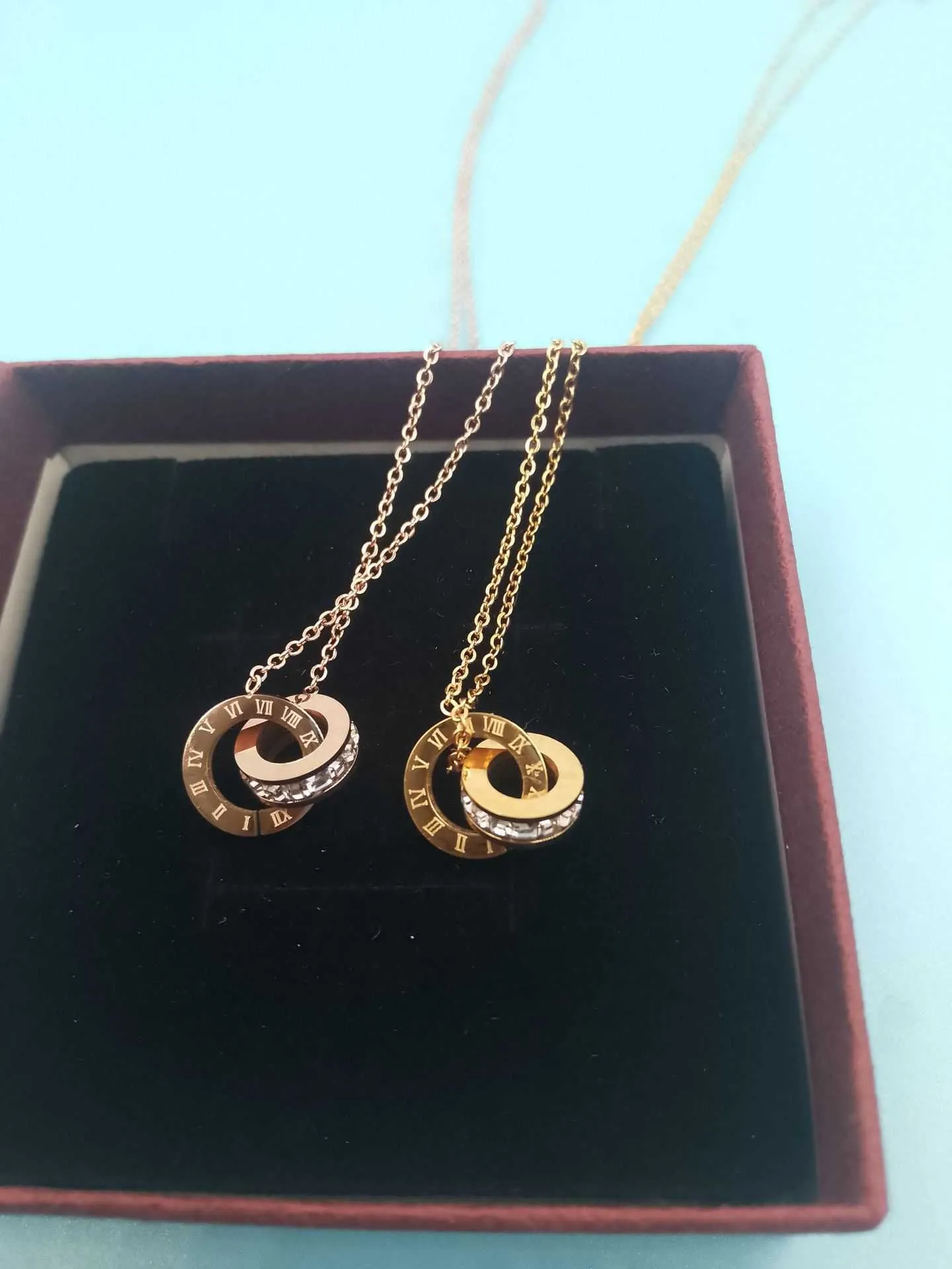 Designer Screw Pendant Necklace Love Series Fashion Luxury Jewelrys Carer Original Trendy 18K Gold Diamond for Women Men Necklace Silver Jewelry Necklaces VK46