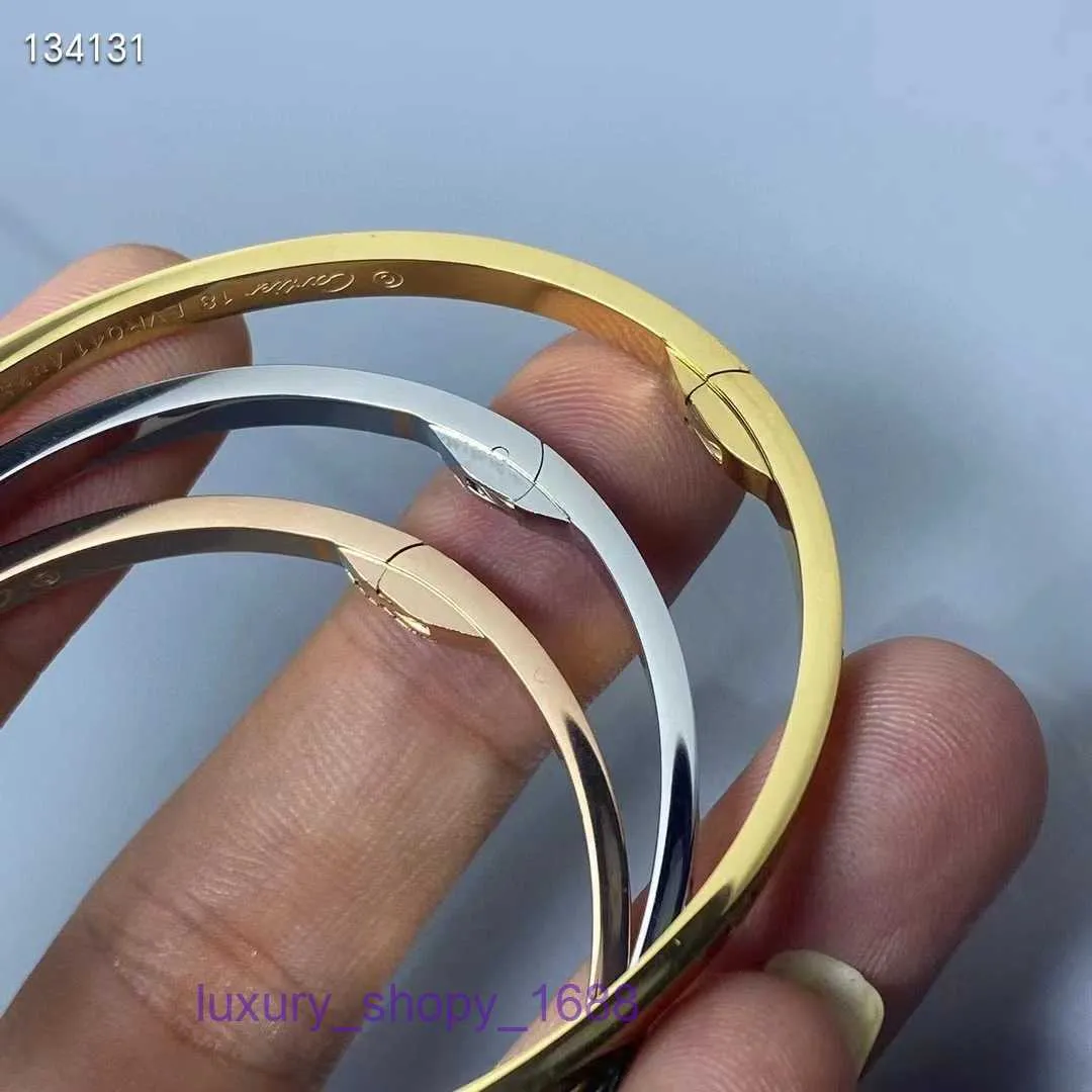 Bracciale per cacciavite di design per pneumatici per auto di lusso Moda Nuova placcatura elettrolitica in acciaio al titanio che si abbina al popolare streaming live con la scatola originale