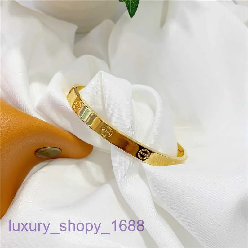 Pulsera de moda Neumáticos de automóvil Damas Oro rosa Plata Brazalete para dama Tarjeta de lujo ligera clásica Hebilla de tornillo para el hogar Tocado de aleación de cobre con caja original