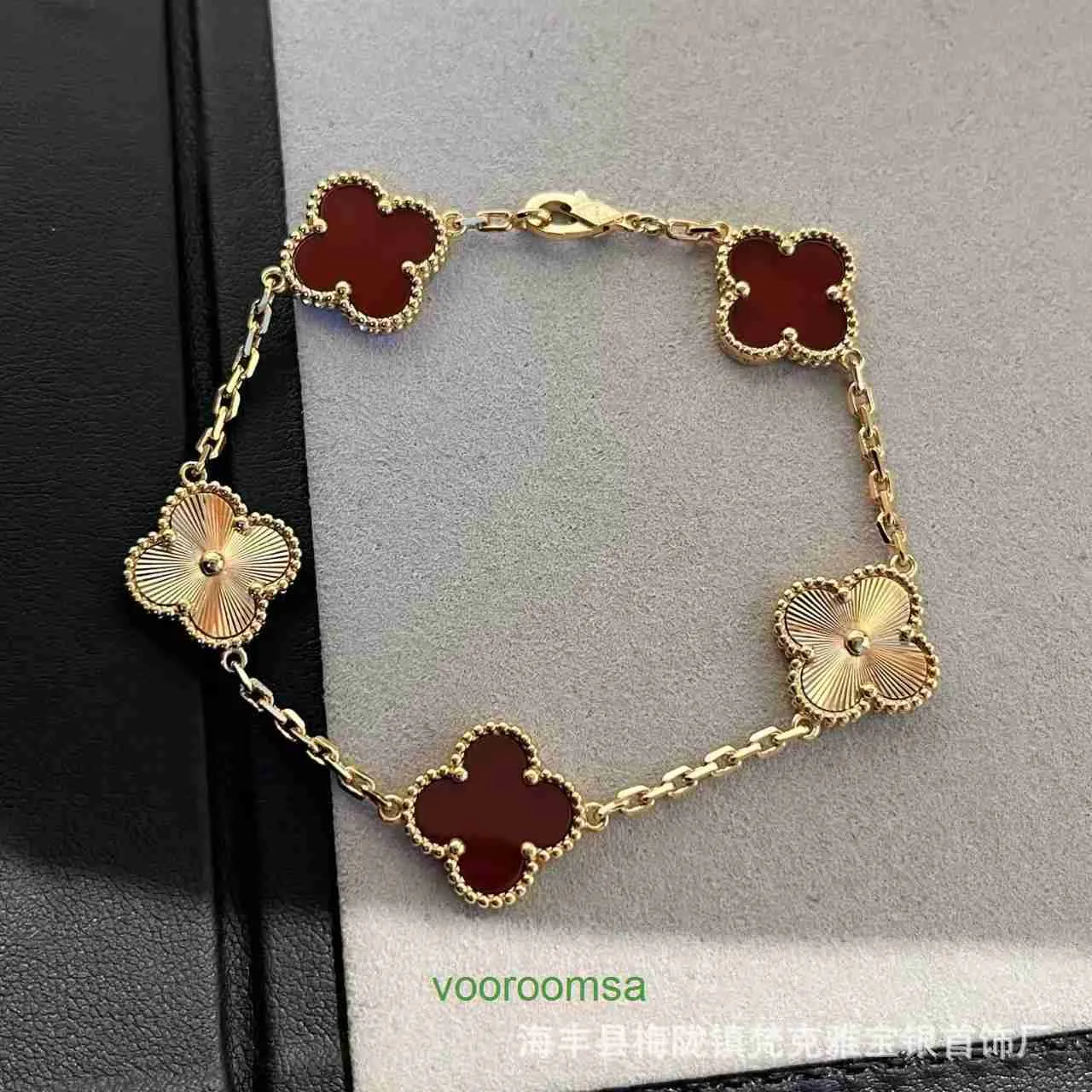 2024 Luxury VAN Clover Designer Bracelet Pearl Leaf Four Grass Laser Five Flower Female Plated 18K Rose Gold Natural Red Chalcedony Lucky With Box