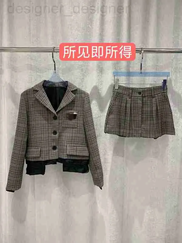 Robe deux pièces marque de créateur miu saison nouveau Kusa plaid faux deux pièces minceur veste de costume à manches longues avec jupe à bord noir ensemble IV1R