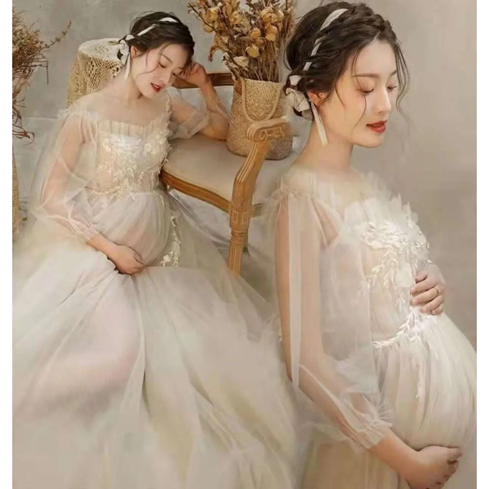 Splendido abito premaman in rete di pizzo per servizi fotografici da favola - Elegante abito boho con fiori ricamati bianchi - Costume da gravidanza perfetto per baby shower e fotografie