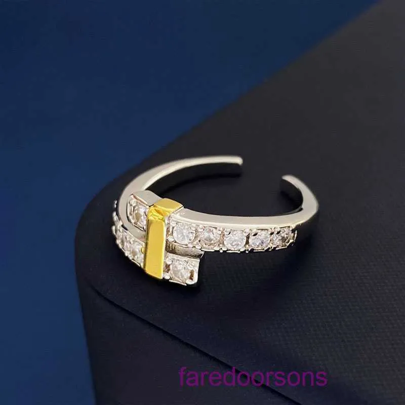 Tifannissm högkvalitativa designer ringar till salu mångsidiga och trendiga internetröda smycken Twined Diamond Color Ring T Hem Personlig har originallåda