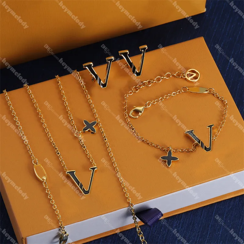 Novo trevo colares de ouro grande letra gravura pulseira brincos conjuntos de jóias com caixa presente de aniversário