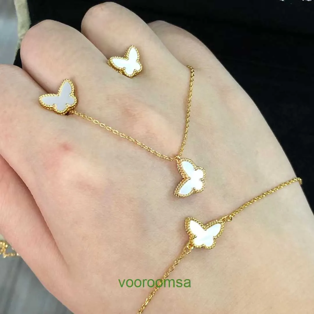 Brand Classic Four leaf Clover Bracelet Van Leaf Grass High Version Little Butterfly Necklace 18k Rose Gold Lock Bone Chain Womens Natur With Box