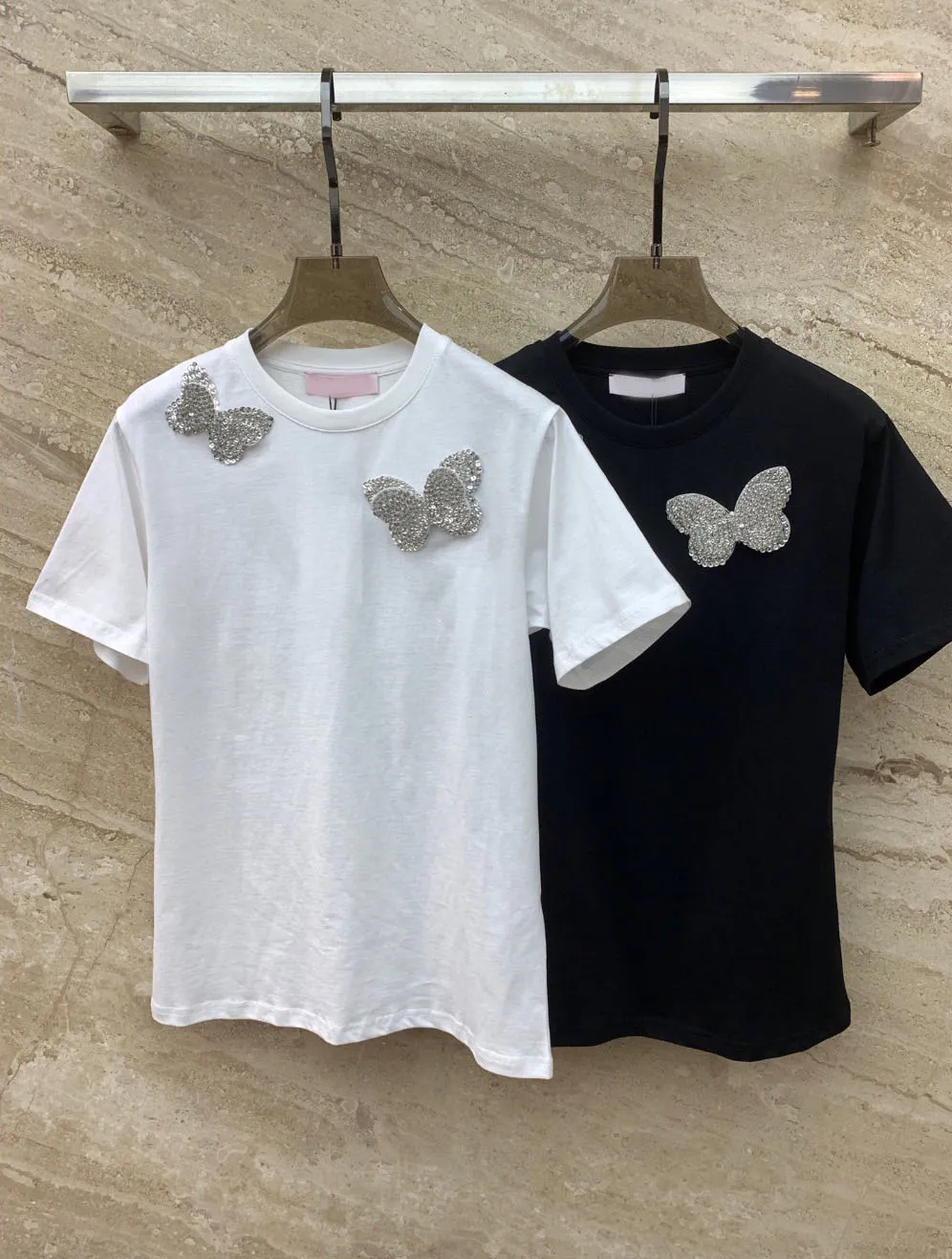 T-shirt casual a 2 colori della sfilata di moda estiva da donna, manica corta, motivo farfalla, o-collo, top larghi