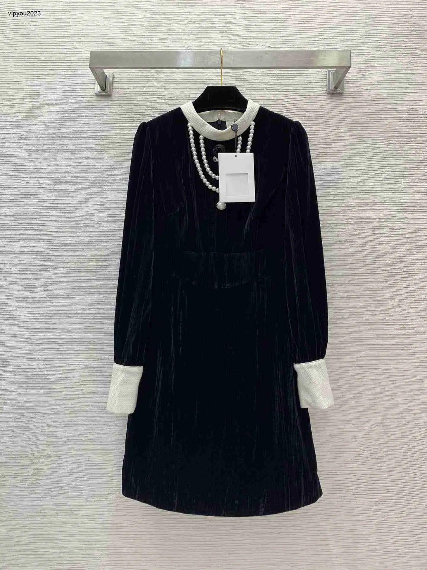 Designer feminino roupas de marca menina verão corrente decoração contraste costura magro e manga comprida vestido de veludo 05 de janeiro