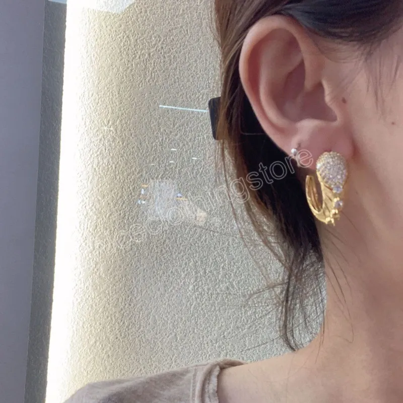 Boucles d'oreilles en métal en forme de C pour femmes et filles, bijoux modernes de luxe, boucles d'oreilles en verre brillant, accessoires