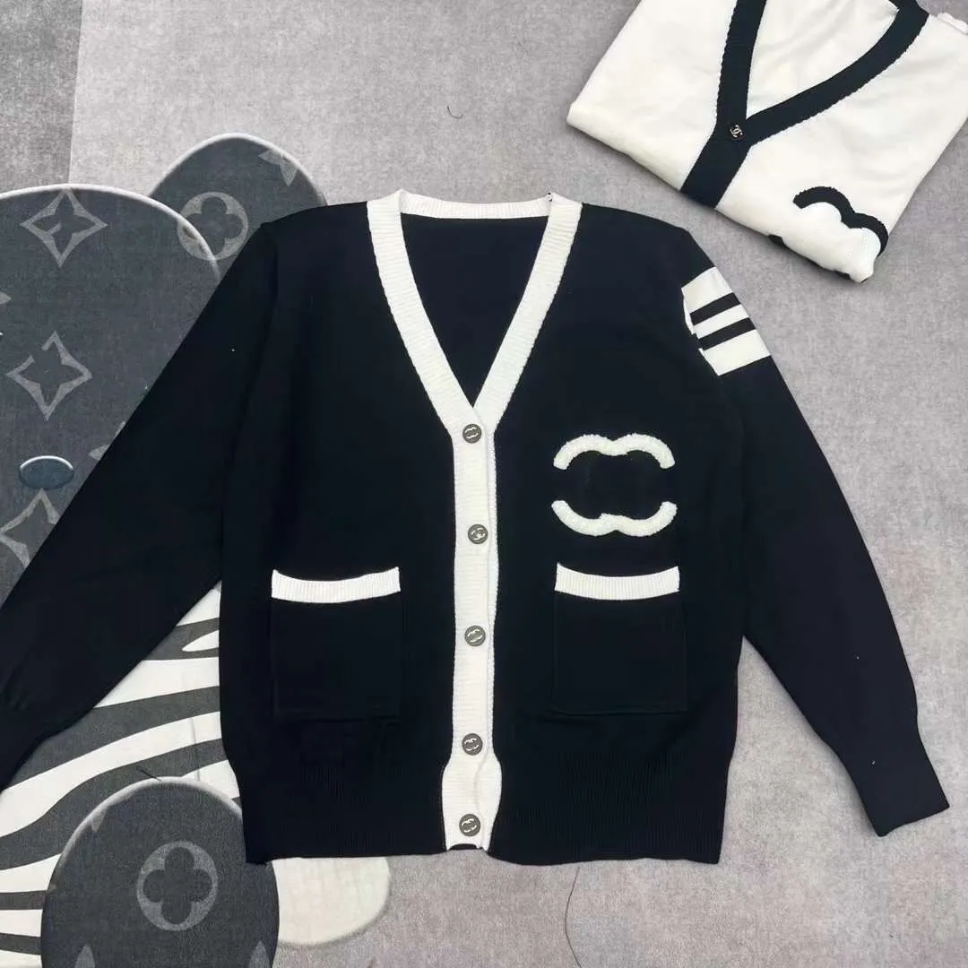 チャンネルCCLIES秋のセーターの女性デザイナーニットウェアファッションレターカーディガンキントジャケットカジュアルストライプニットセーターシンプルな雰囲気のボタンコート