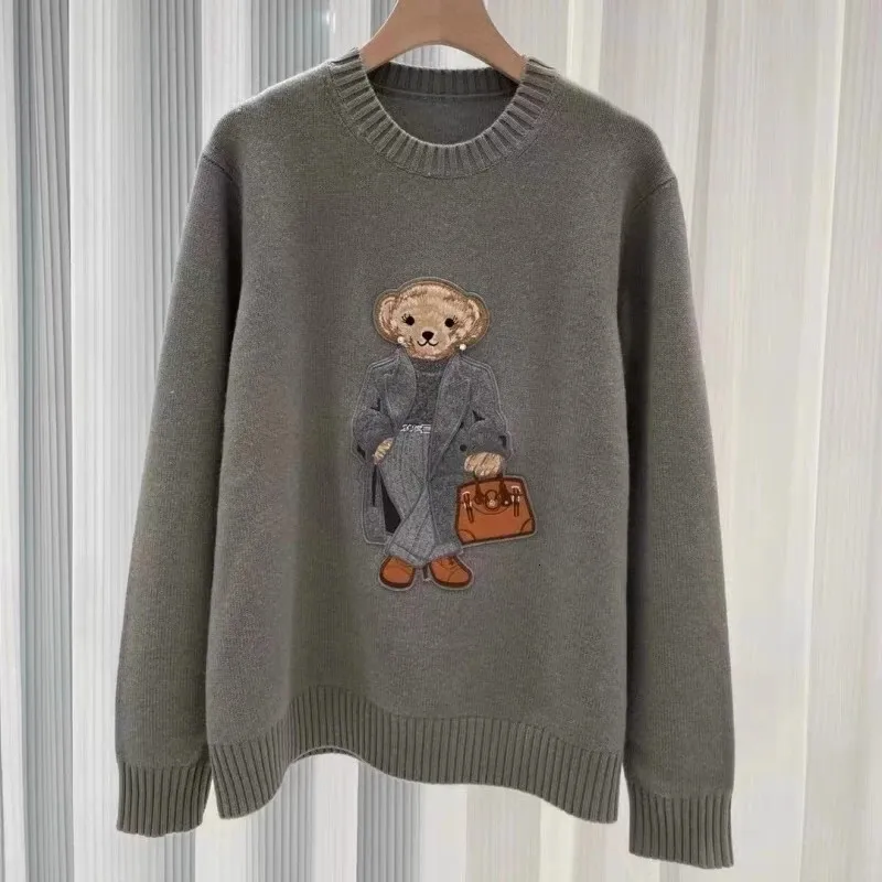 Роскошный брендовый дизайн, женский вязаный лаковый свитер с медведем, зимний комплект 2023, женское верхнее пальто, лакированная женская одежда 240104