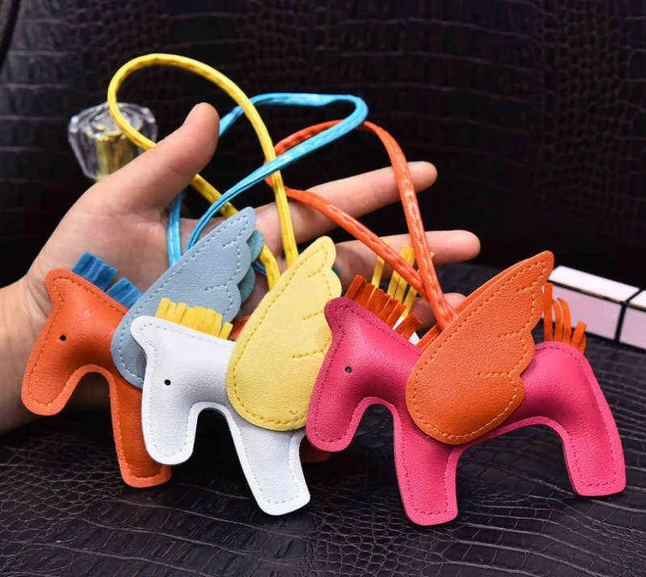 Famoso designer de couro do plutônio forma cabide chaveiro animal pingente decoração para senhoras saco charme acessórios ornamento presentes aa2203186085179