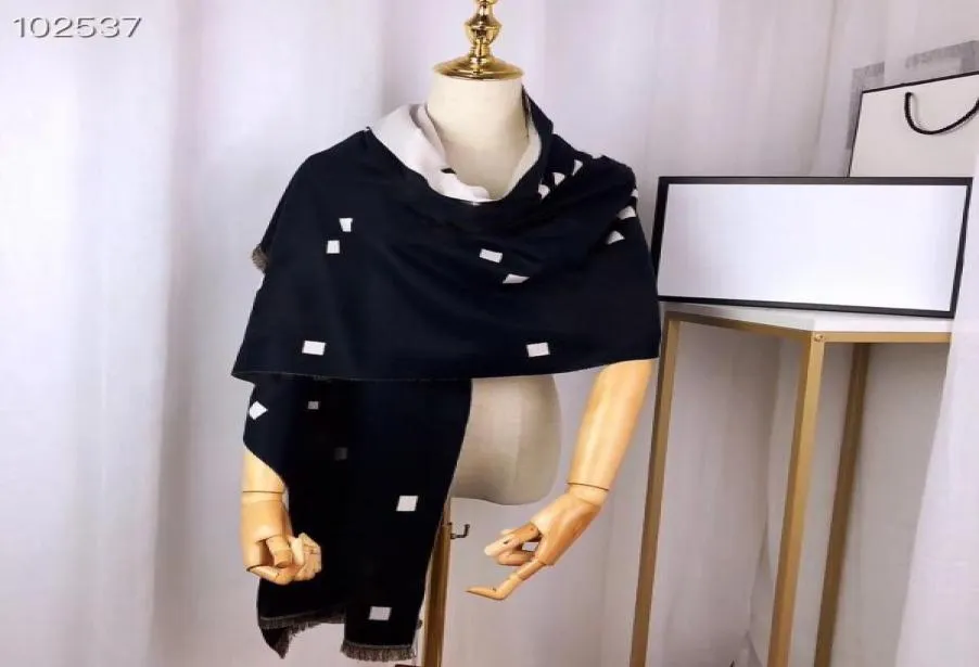 2021 Brand thick scarves womens thread shawls Fashion Designer luxury gift winter plaid long printing cashmere Scarf 18070CM2673405