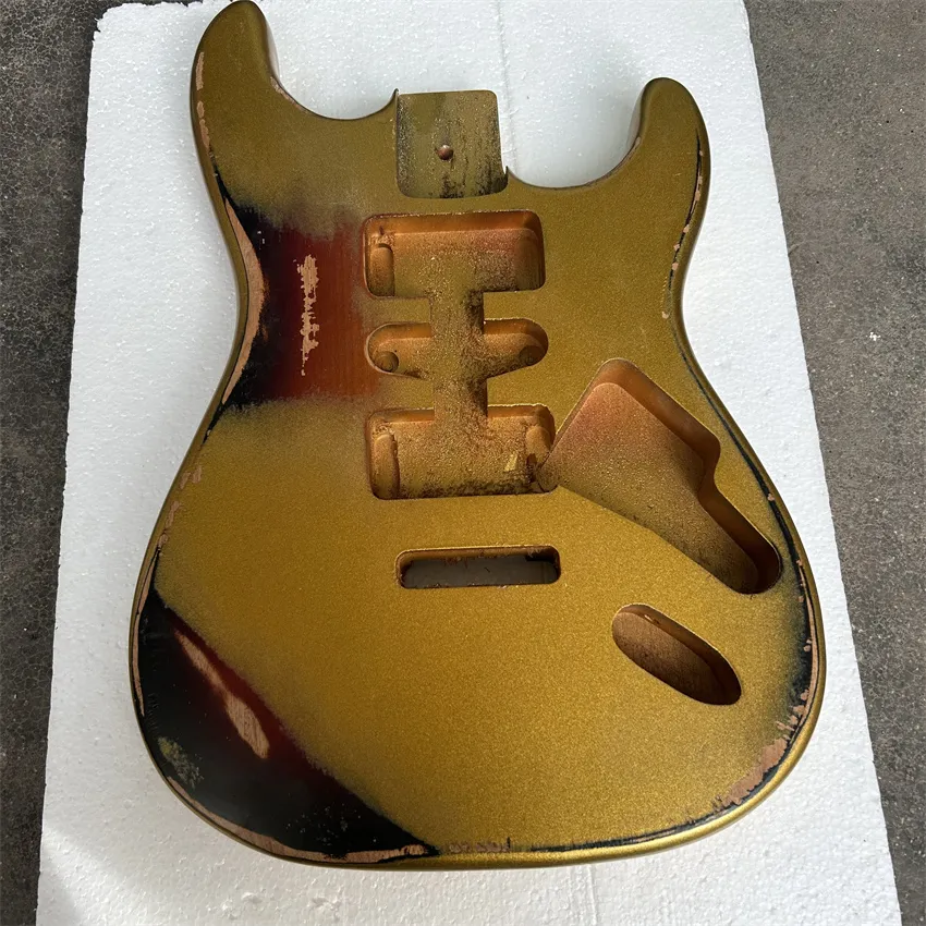 O corpo da guitarra elétrica com pintura Nitro pode ser modificado e personalizado em todas as cores