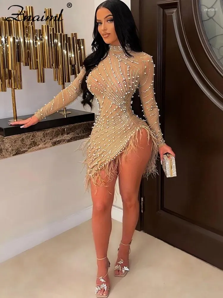 Casual Dresses Znaiml Luxury 2024 Evening Celebrity Feathers Sheer Mesh Short For Women Sexiga pärlor Rhinestones Party Födelsedag Vestidos