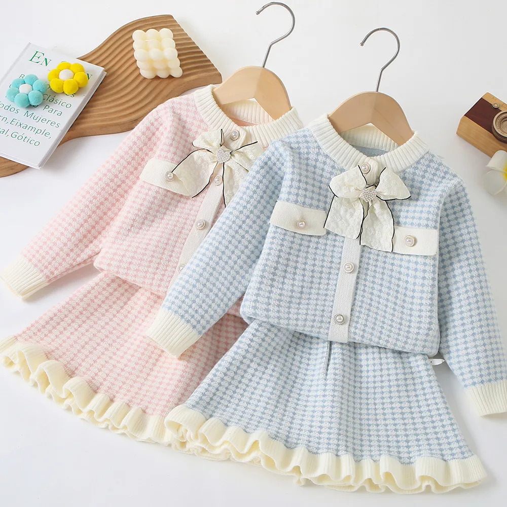 Lady Style Children Plaid stickade kläder Set Girls Bows Tie Long Sleeve Sweater Cardigan Falbala kjol 2st Kids Princess Outfits Z6532