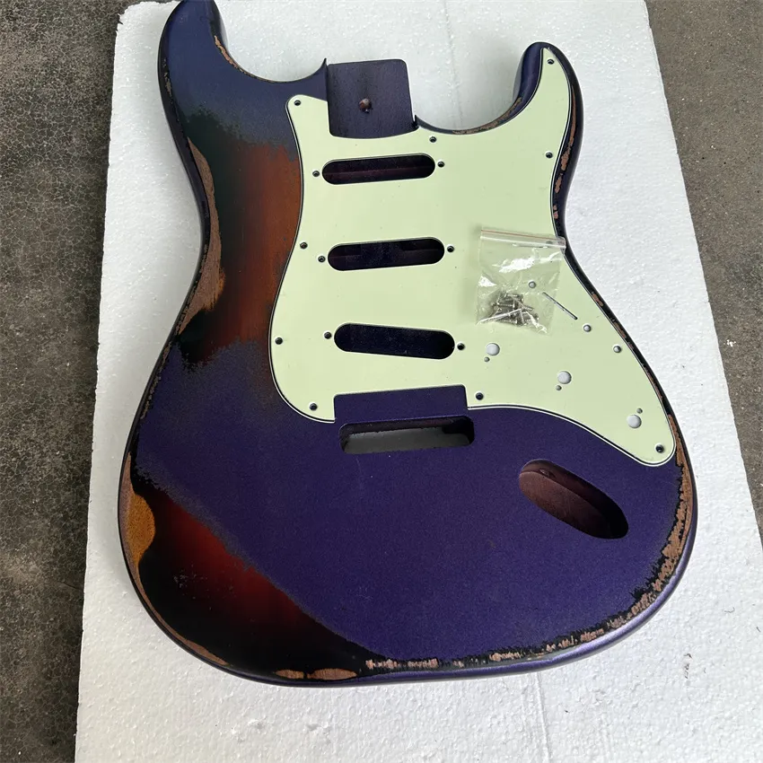 O corpo da guitarra elétrica com pintura Nitro pode ser modificado e personalizado em todas as cores