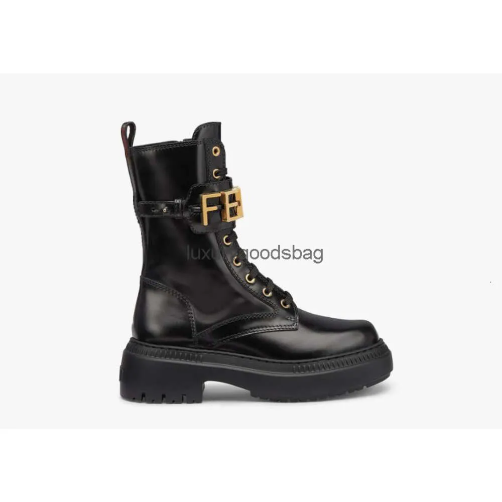 2024 رسم بياني جديد Martin Boots Black Open Brim Beraded Leather Fabric مع إكسسوارات معدنية ذهبية سستة من الأزياء الطليعة 35-42