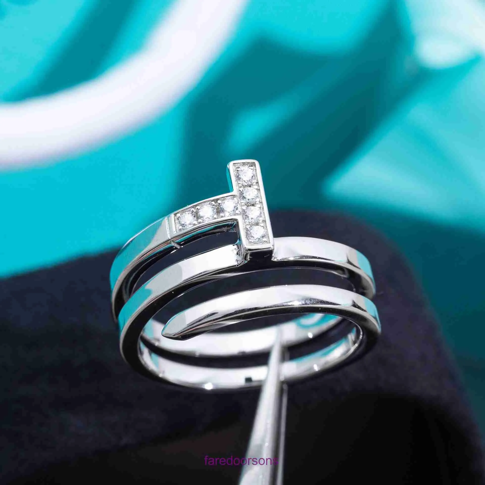 Il miglior negozio online Tifannissm Anello da donna originale Testa classica con diamante in argento sterling t tre anelli personalizzati in stile sorprendente con scatola originale