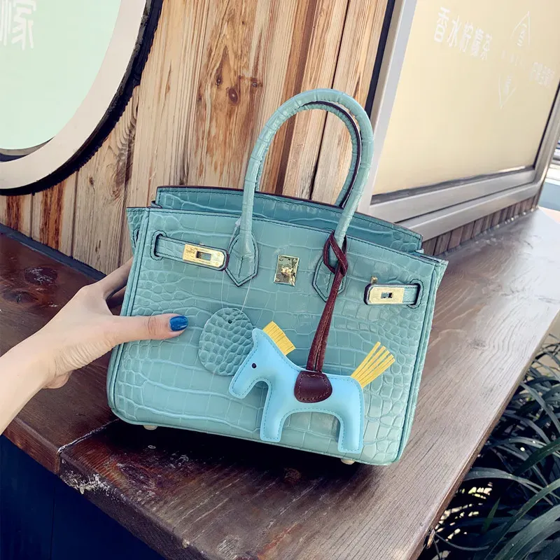 womens bag Crocodile Pattern Genuine Leather Retro Fashionable Mini Shoulder Crossbody Handbag Lock