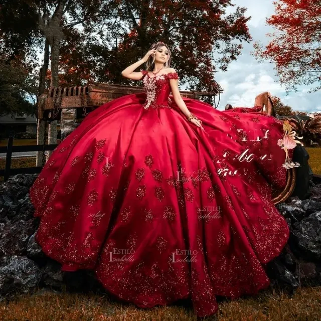 Abiti stile Quinceanera Rosso al largo della spalla Applique di perline di cristallo Vestido De XV Anos Abito da ballo Abito da ballo per donna 322