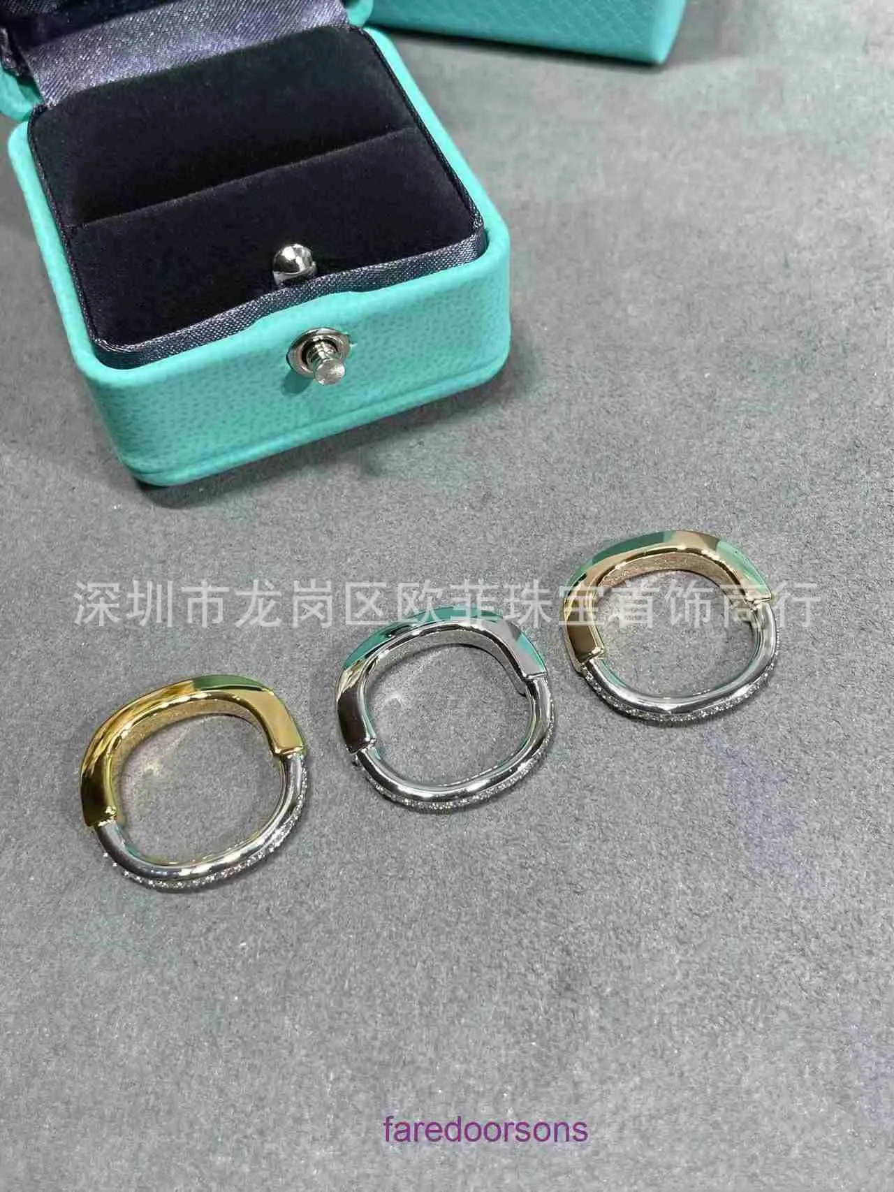 Topp original TifannisSM Womens Ring Online Shop V Gold Plating 1 Ny Color Separation Electropated Half Diamond Lock Head T Shaped Have Original Box