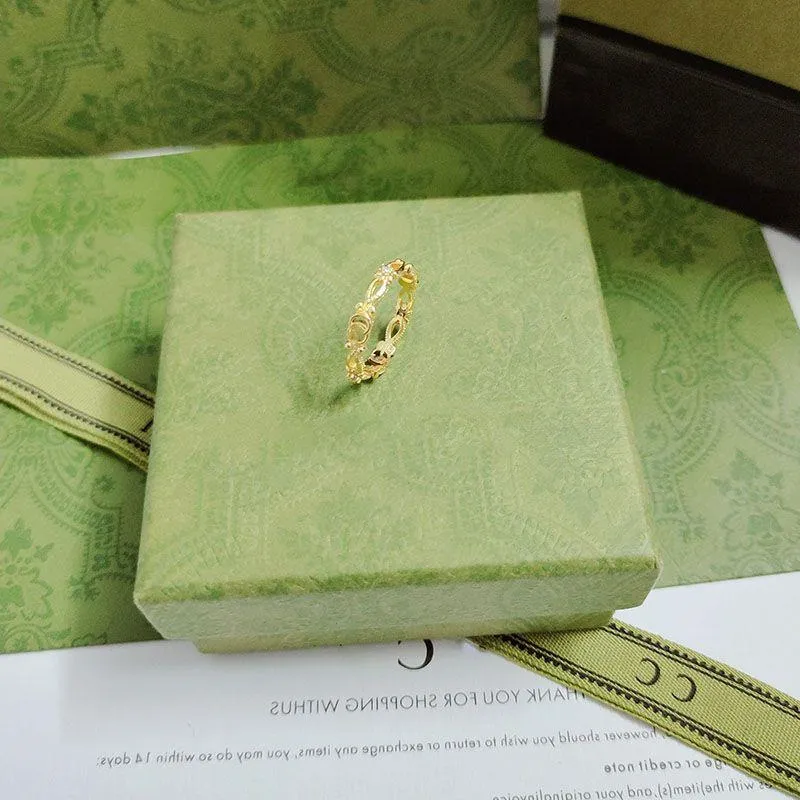 Anelli di design di lusso per donna uomo anello con diamanti moda fiore cavo anello in oro trendy coppia anelli regalo di festa premium di alta qualità Quvvj