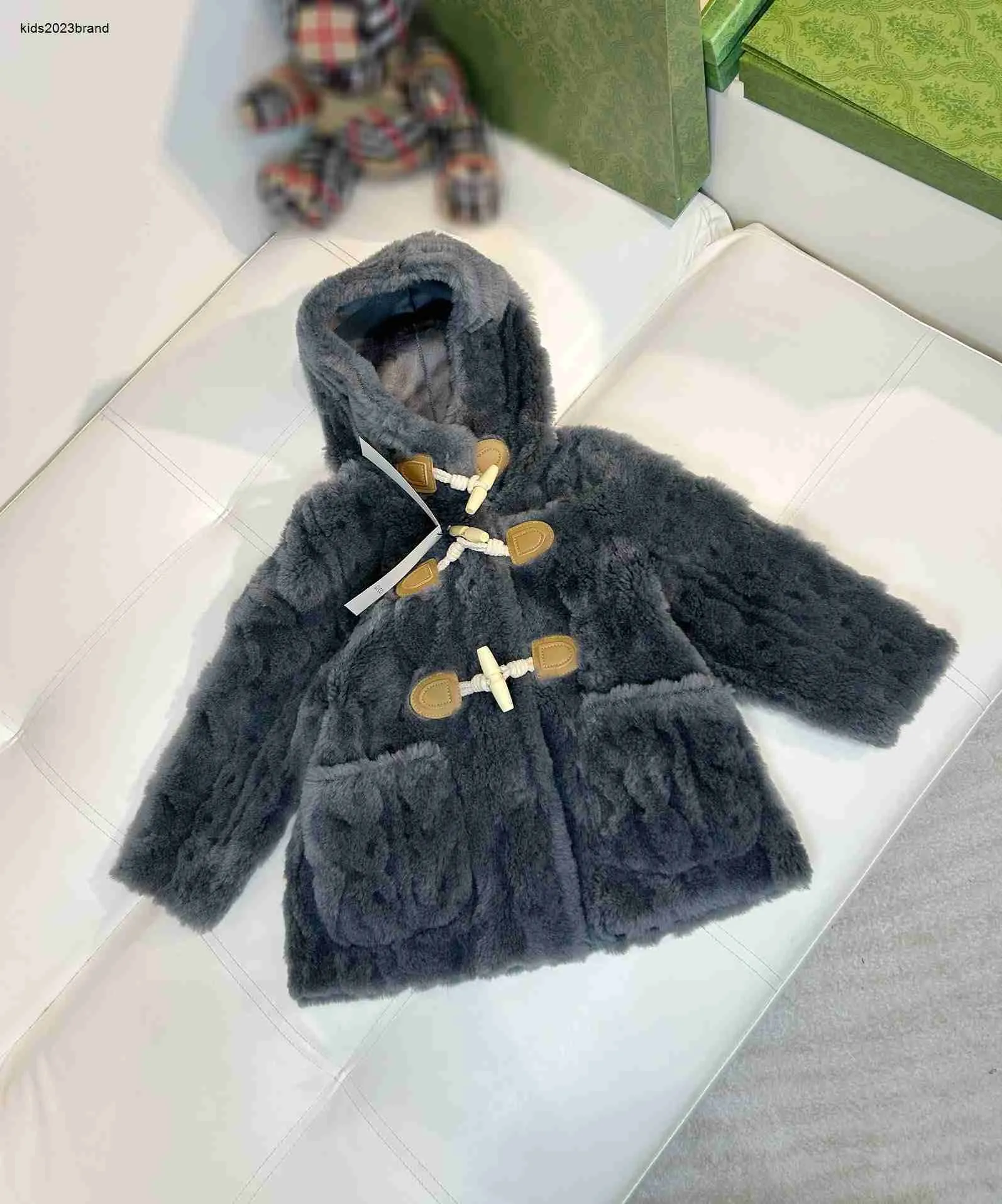 Neue Baby-Schleienmäntel mit Kapuze für Kinder, Wolljacke, Größe 110–160, Plüsch-Designer-Kleidung für Kinder, Innenseite aus Wildleder, Windjacke für Mädchen und Jungen, 10. Januar