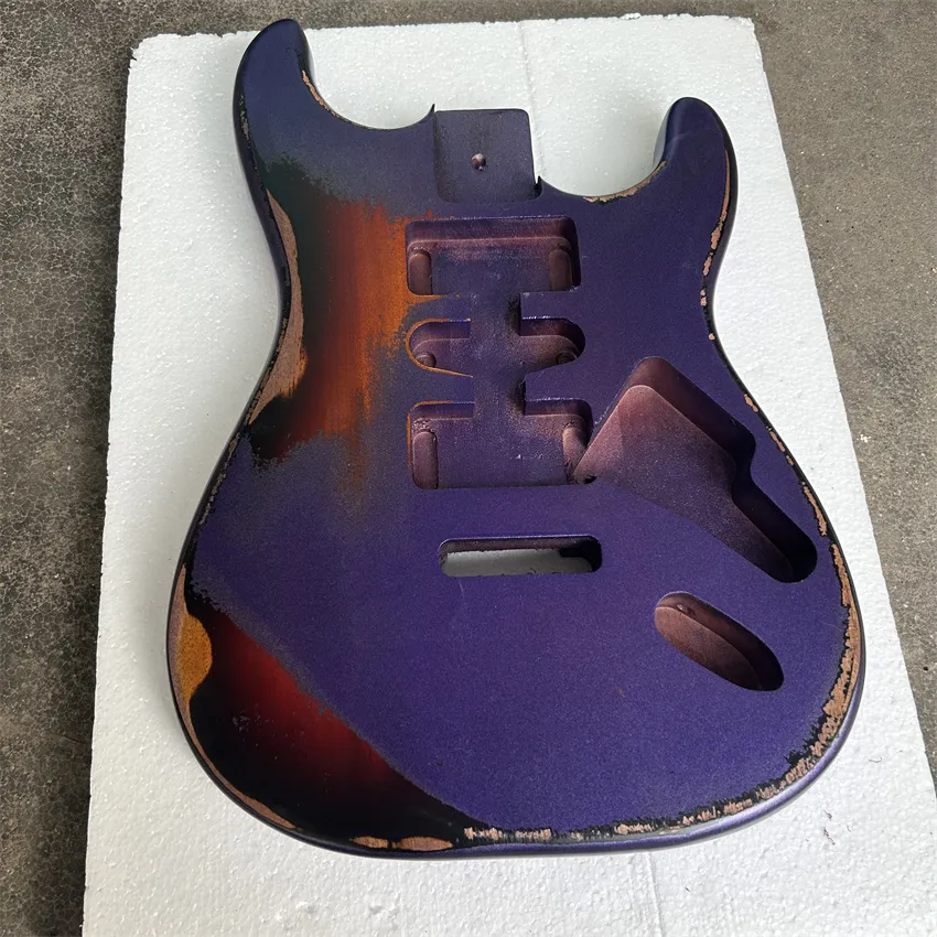 O corpo da guitarra elétrica com pintura Nitro pode ser modificado e personalizado em todas as cores