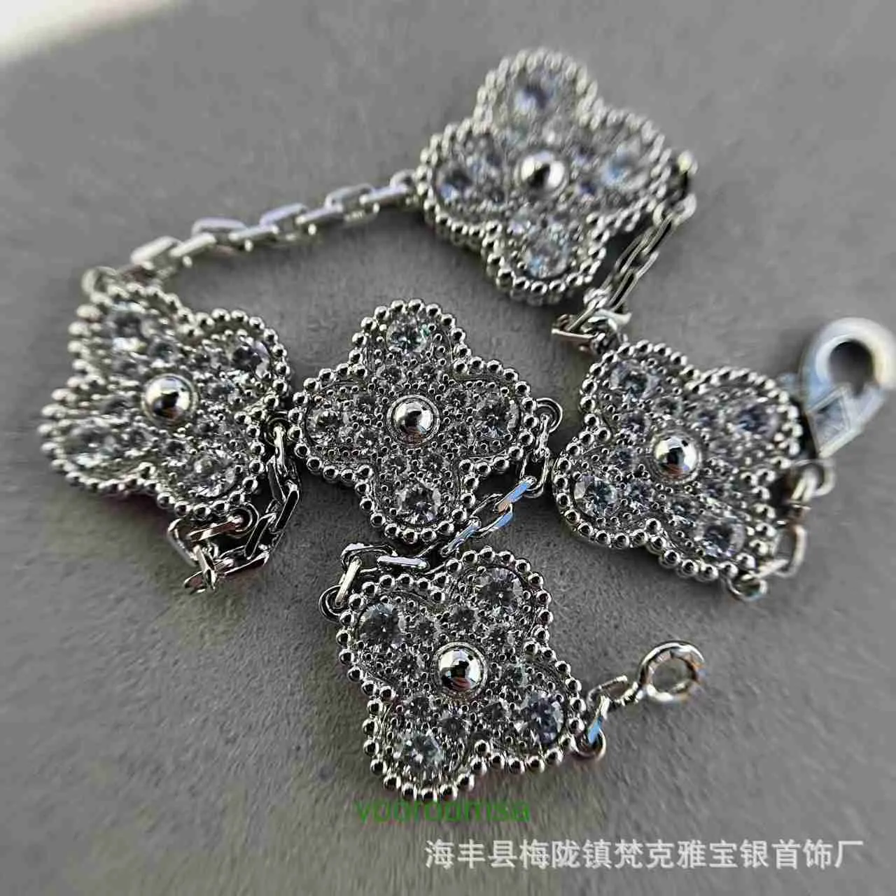 2024 Luxury VAN Clover Designer Bracelet Pearl Leaf Full Diamond Four Grass Female Silver Small Group Light and Celebrity Inlaid Five Flower With Box
