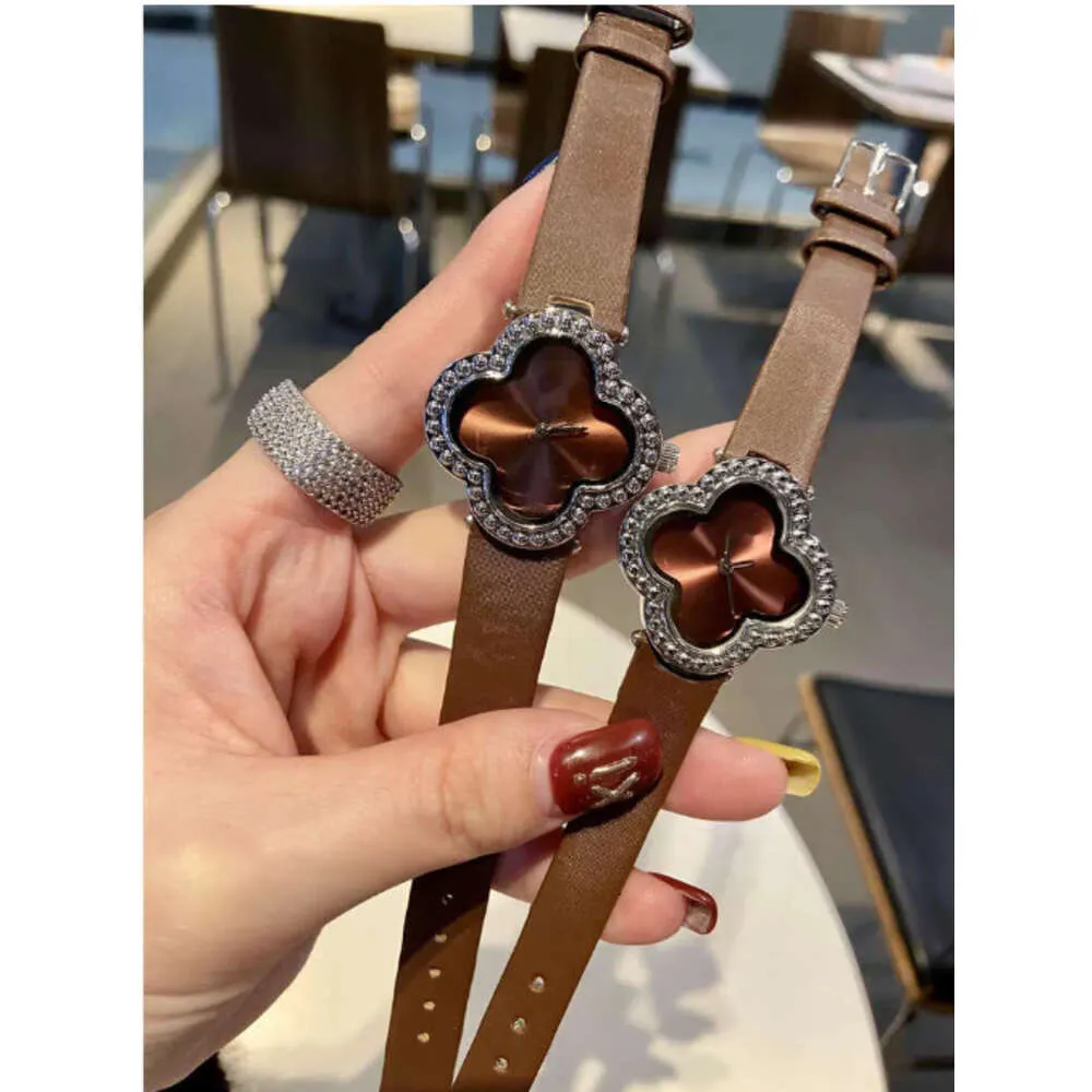 DHgate.com:Exquisite Luxury Ladys Leaf Designer Watch
