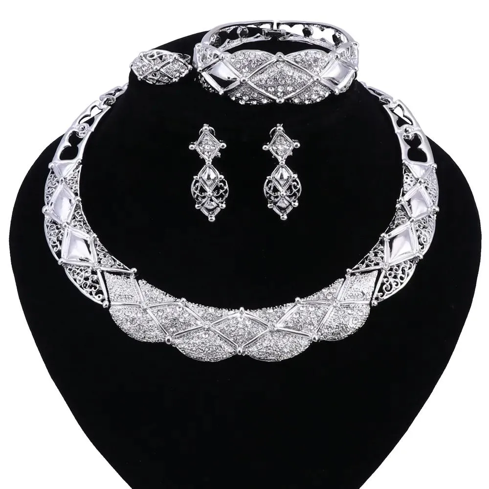 Collier Ensemble de Bijoux Collier et Boucles D'oreilles Ensembles Designer Vintage Costume Africain Femmes Accessoires De Mariage Bijoux Couleur Argent