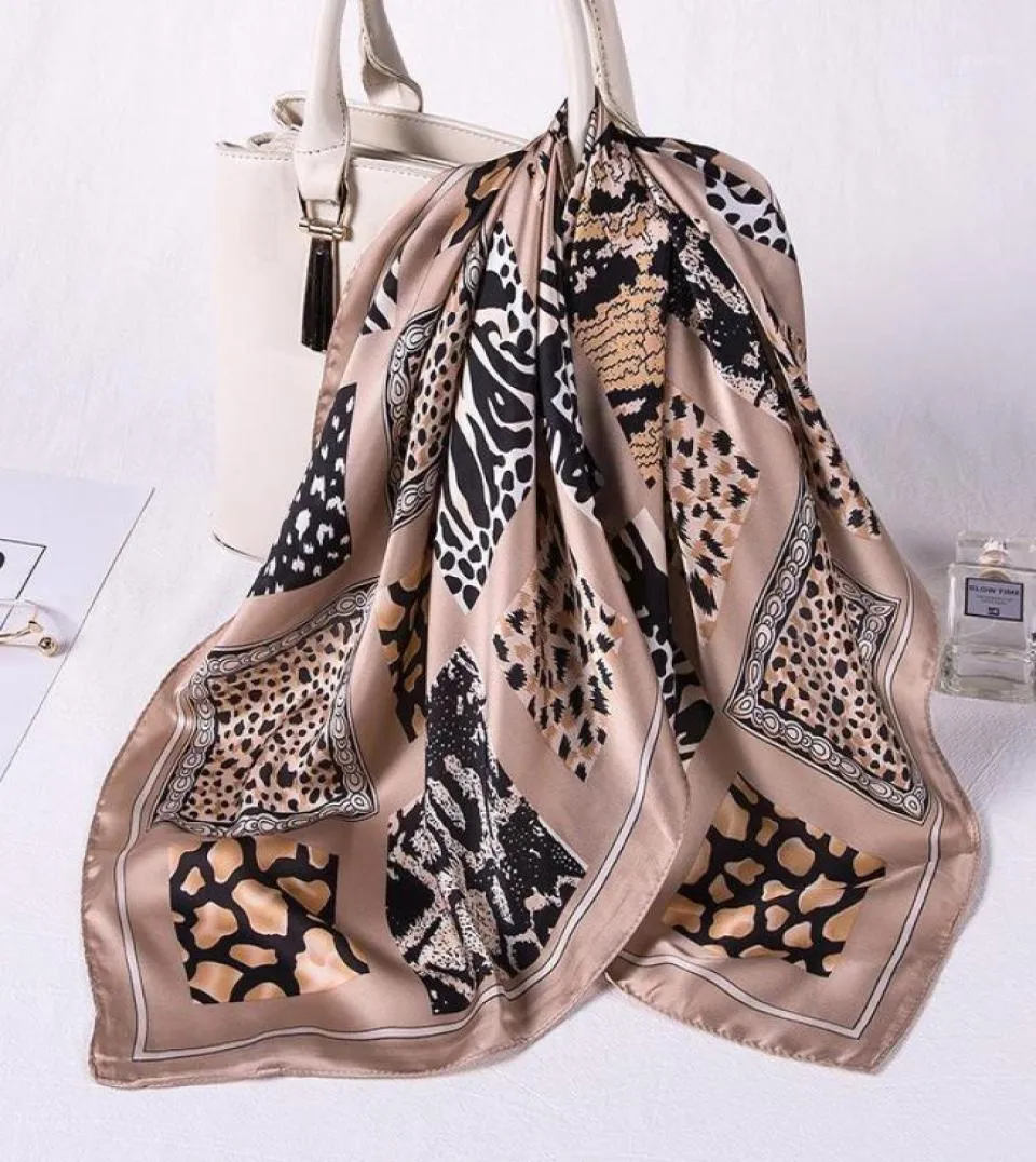 Leopardtryck Silkhår Hårduk Kvinnor Pannband Luxur Designer Square Kerchief Satin Neck Head Scarfs Shawls and Wraps Bandana Scar6520973