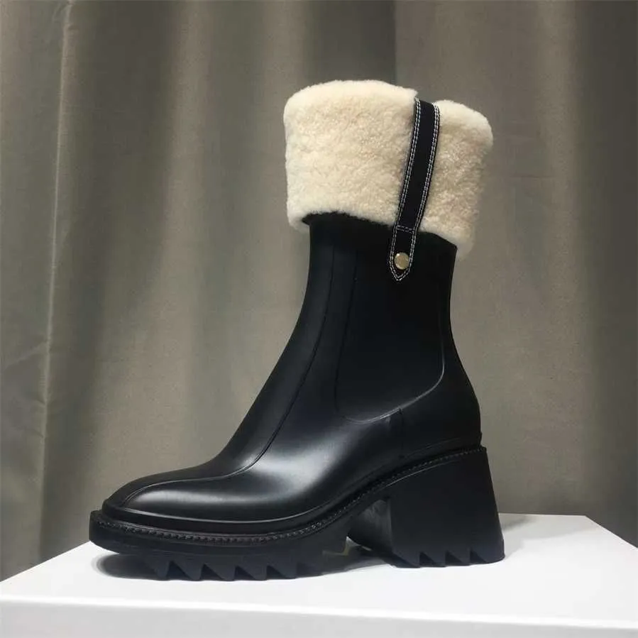 Vendi stivali invernali di alta qualità Stivali Betty da donna Piattaforma in gomma PVC Beeled Stivali da neve alti al ginocchio Stivali da pioggia neri impermeabili Scarpe da pioggia da esterno alte