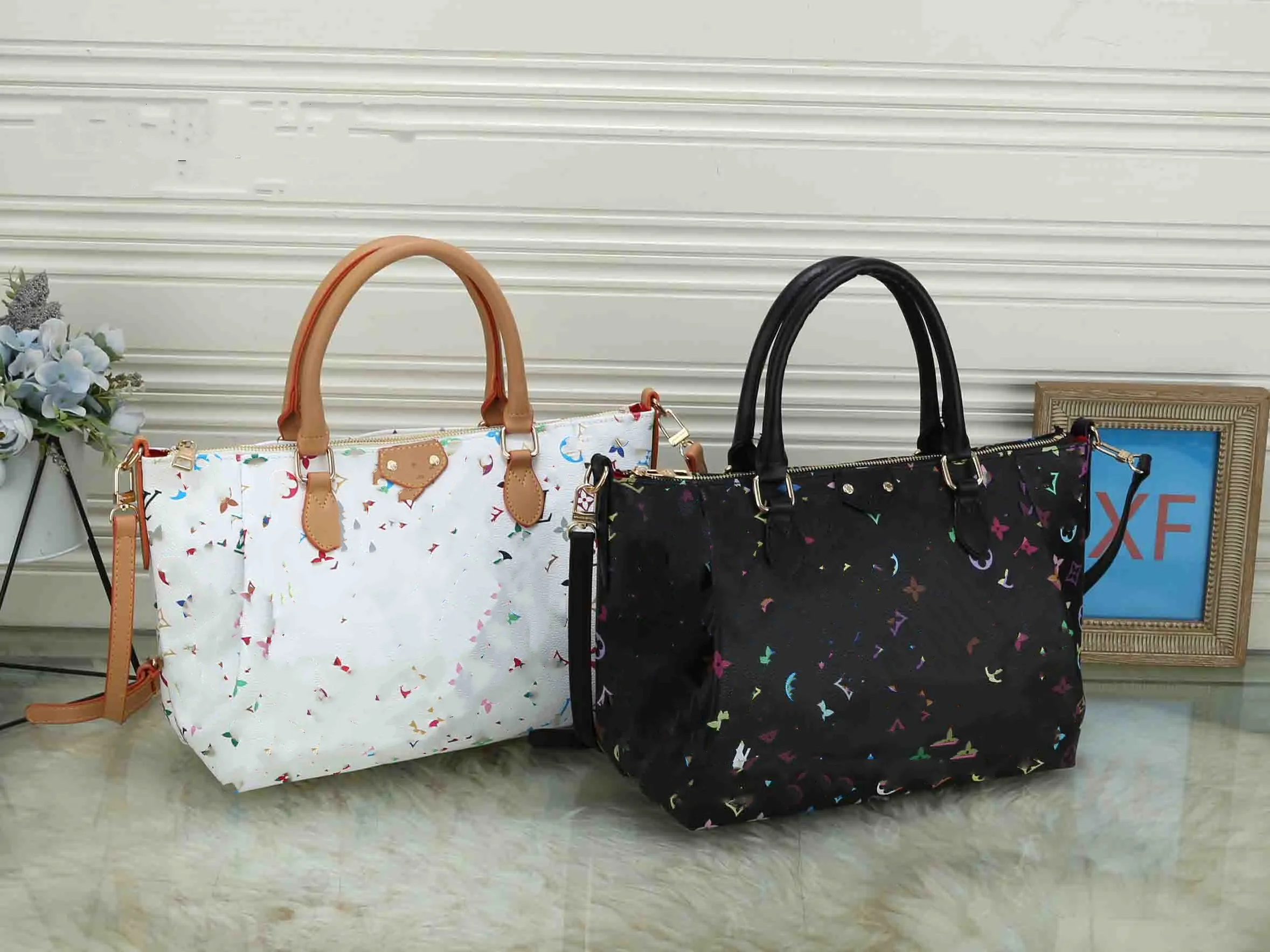 Designer bag elegant leather handbag women's and men's luxurious multi-color handbag fashionable shoulder bag classic and popular leather shopping bag