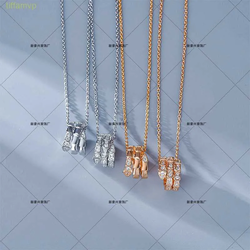 Xmo7 designer lyxiga smycken bvlger bhome halsband Benhalsband för kvinnors ny stil med diamant spirituell hänge v rosguldhuvud litet midja ormformad colla