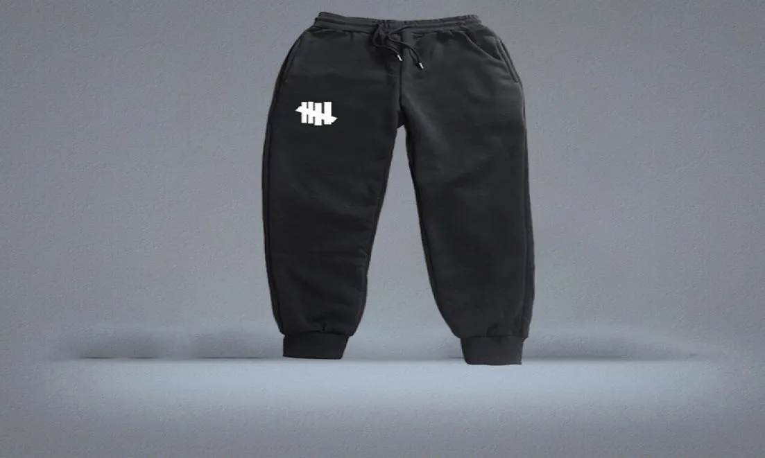 Nowe spodnie dresowe Men039s Hip Hop Streetwear Pants Modne mężczyźni niepokonana chłodna wysokiej jakości spodnie polar