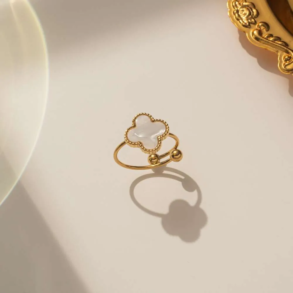Dört Yaprak Yonca Cleef Ring Halka Kaleidoskop Tasarımcı Kadınlar İçin 18K Altın Gümüş Elmas Tırnak Yüzüğü Lüks Yüzük Sevgililer Partisi Tasarımcısı 823