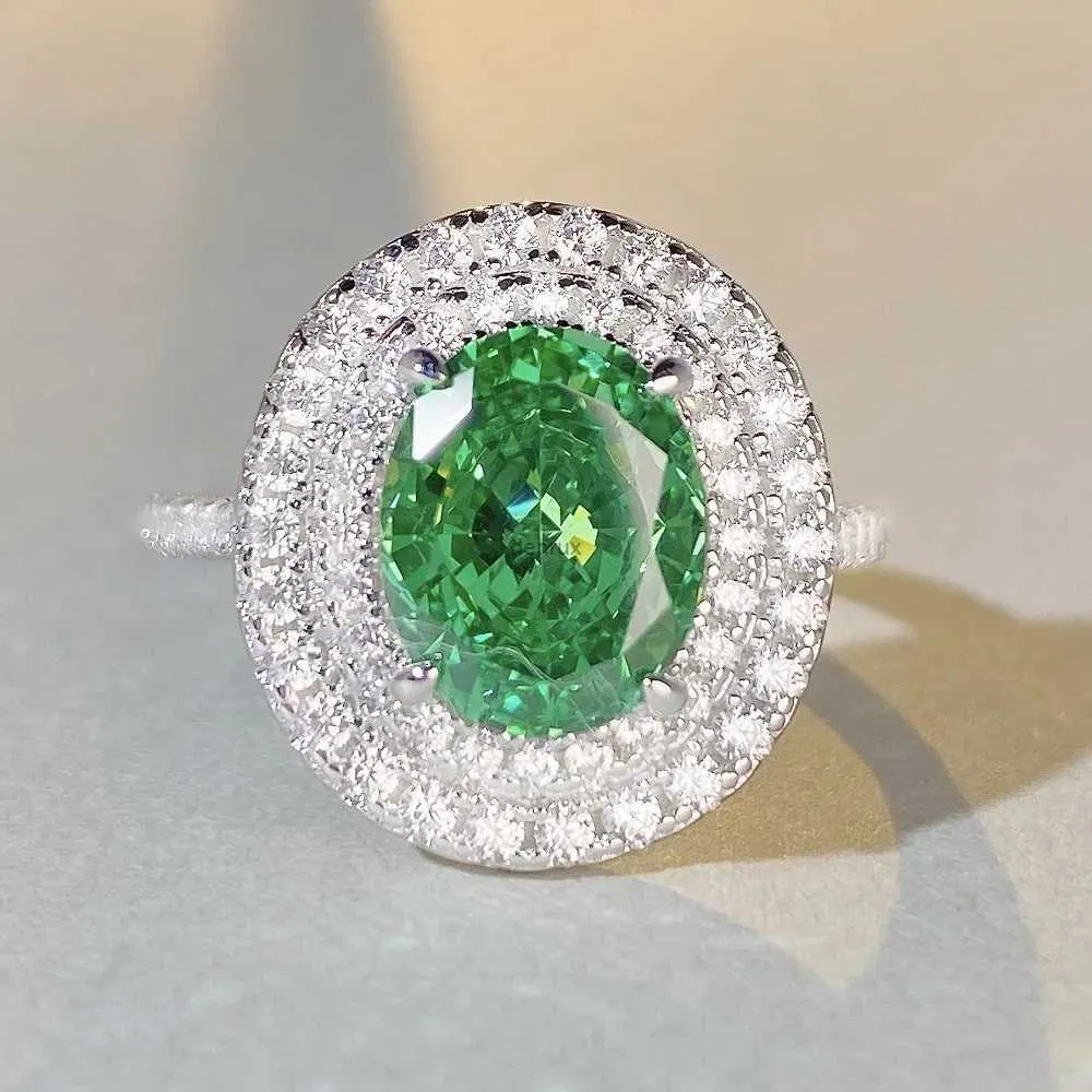 Bandringar Fashion Jewelry Cubic Green Zircon Oval Cut Cluster Halo Ring Women's Silver 925 Rings Zircon Rings for Women Free Fraktl240105