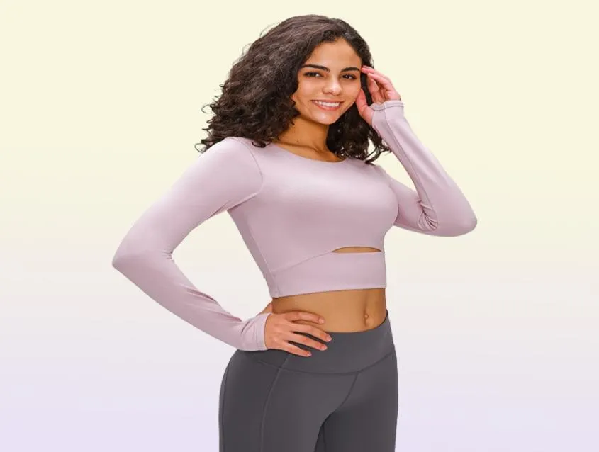 Sports long sleeved Tshirt Bra half short yoga outfit Slim fit fitness women039s top with bra cushion sexy Exercise tank Europ1000369